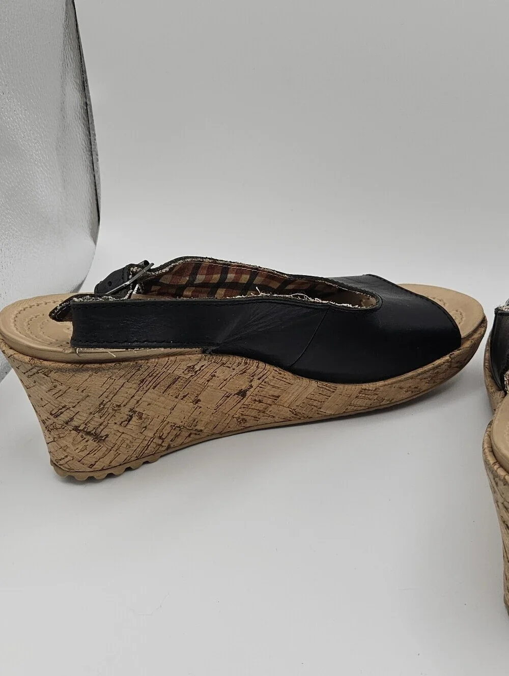 Crocs A-Leigh wedge sandals black leather cork size 8